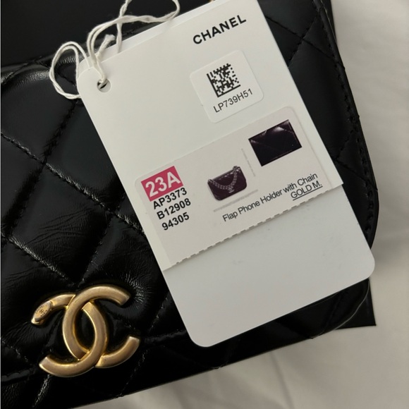 CHANEL 🖤 23A Black Shiny Leather Phone Holder on a Chain - Picture 15 of 15